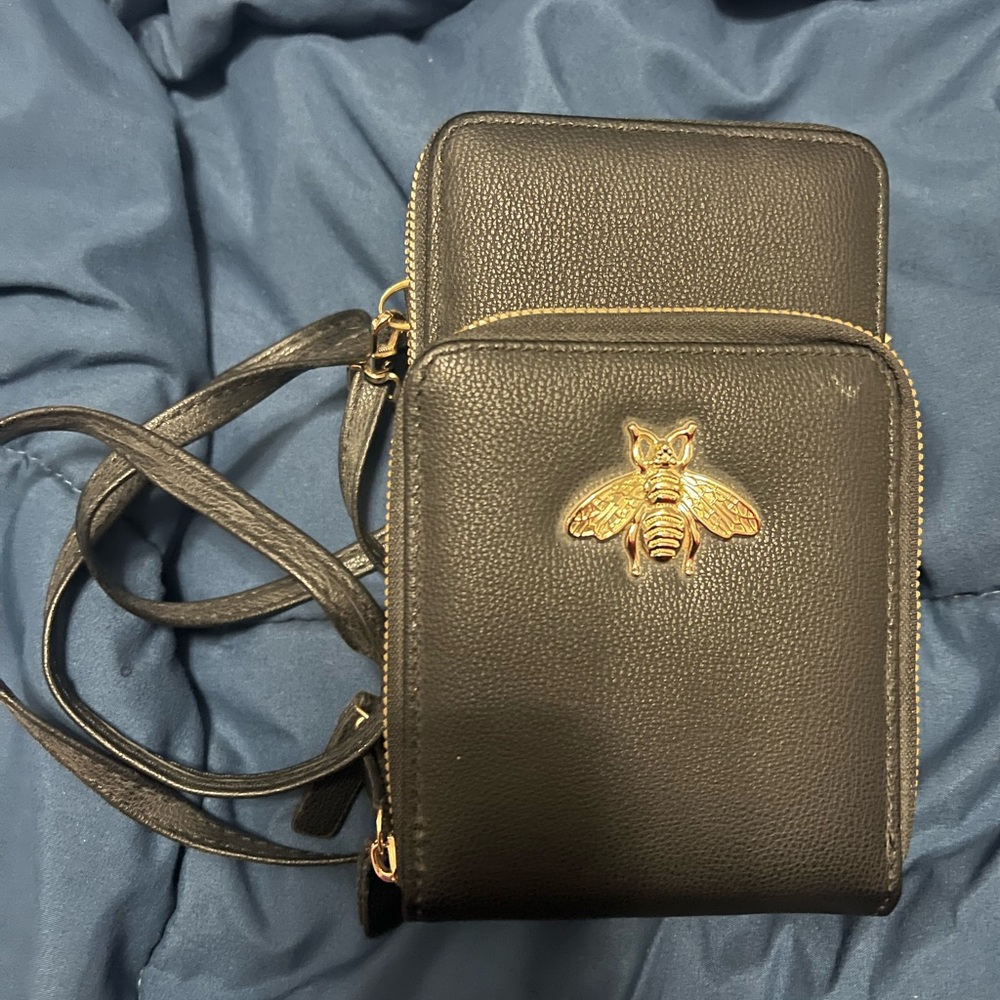 Multi compartment crossbody